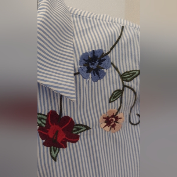 Luna pinstripe sleeveless top ptp 19" - Picture 2 of 5